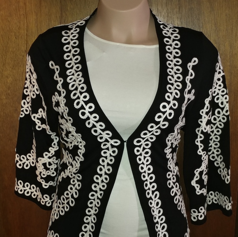 Embroidered Black & White Cover/Short Duster